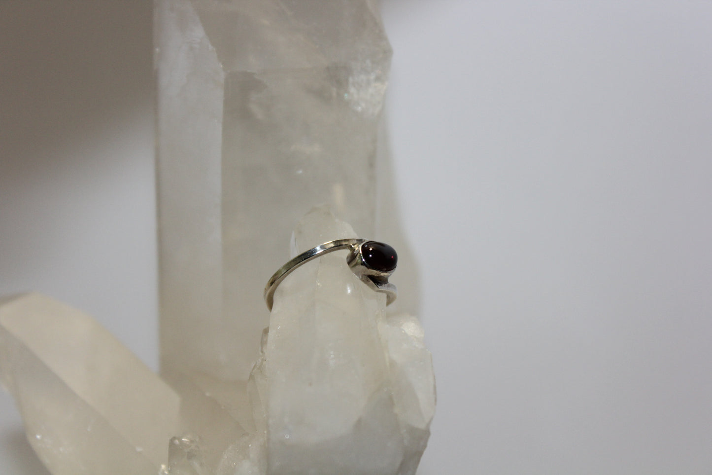 Ring - Garnet - size - 6