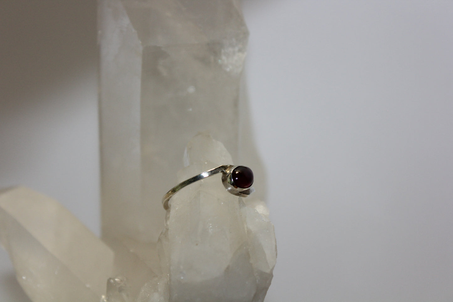 Ring - Garnet - size - 9