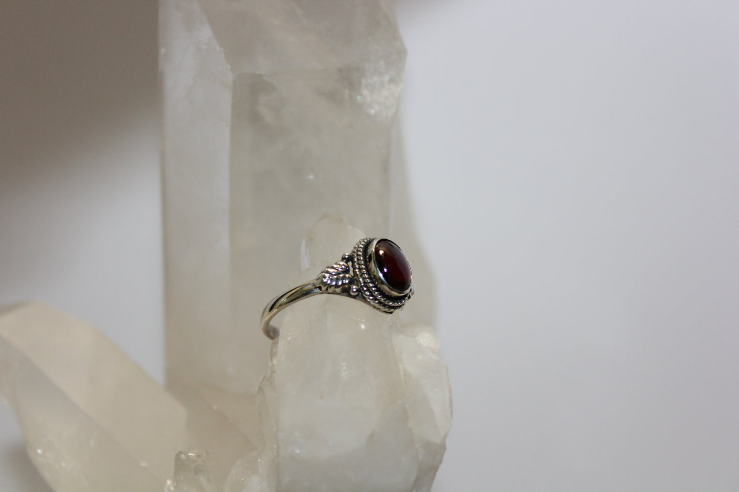 Ring - Garnet - size - 9