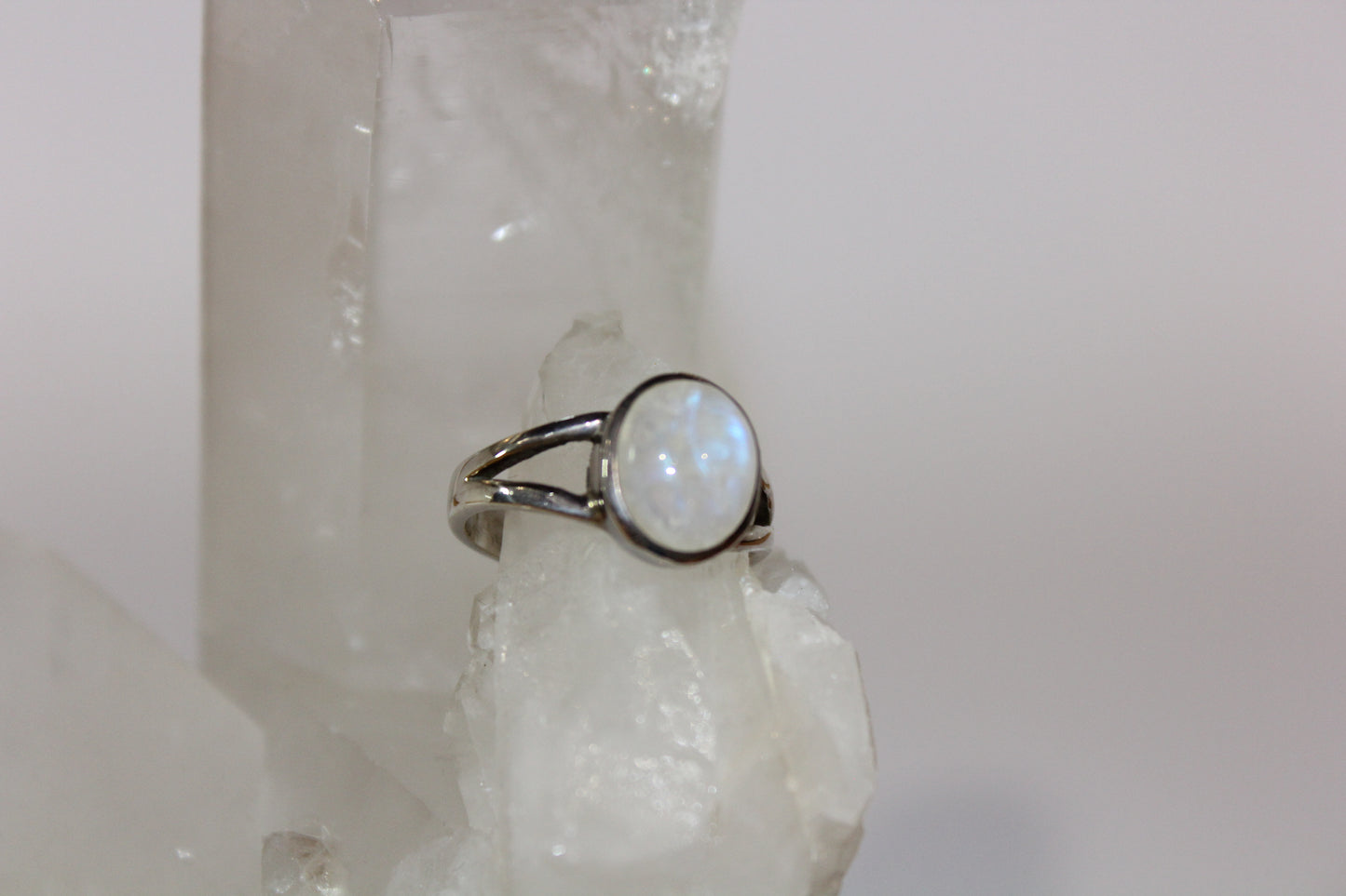 Ring - Moonstone - size - 9