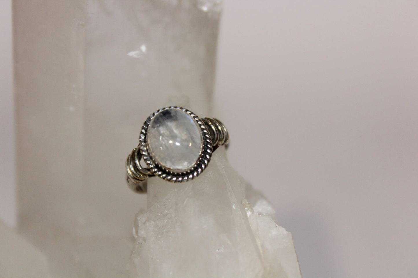 Ring - Moonstone - size - 6