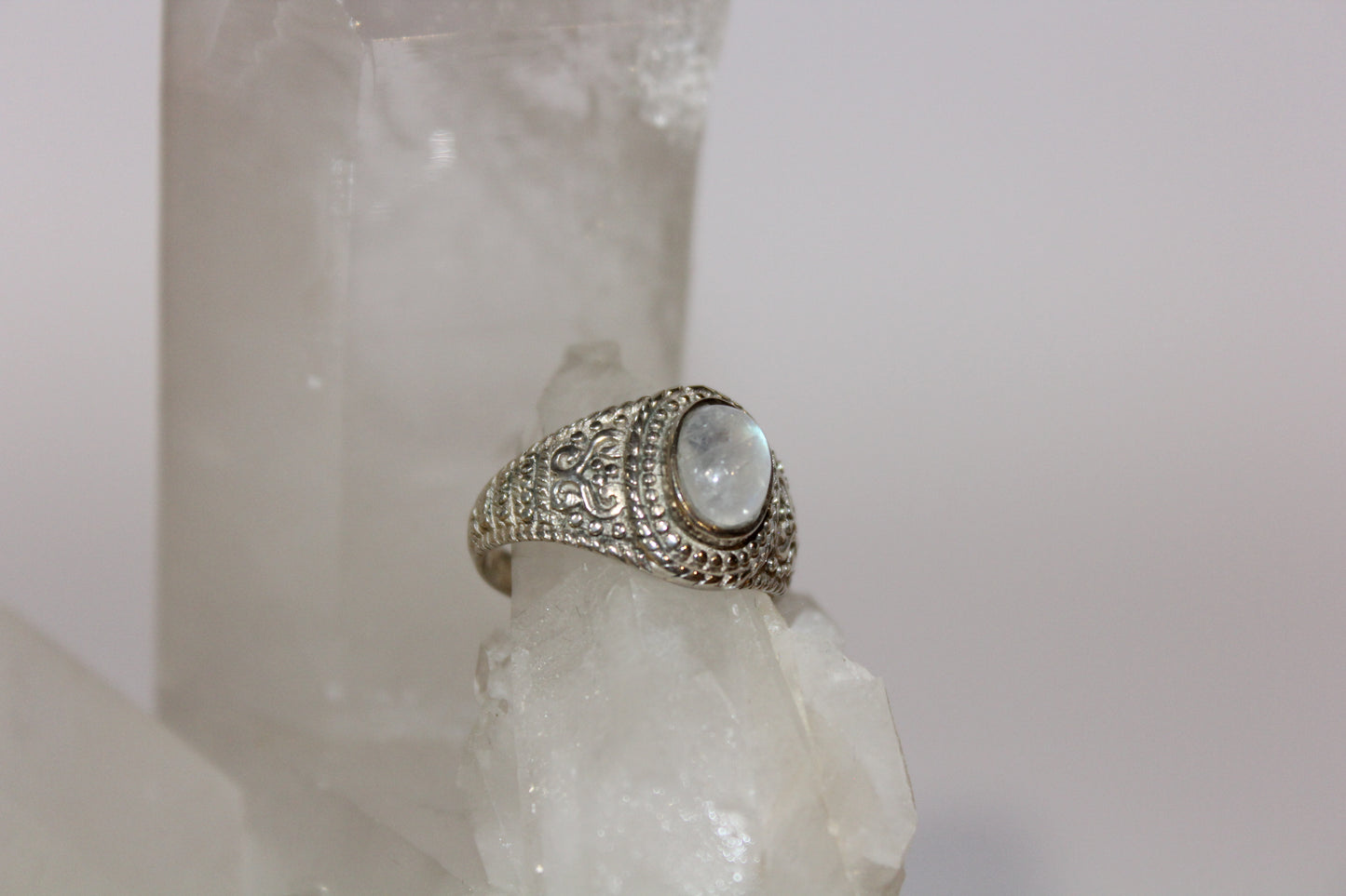 Ring - Moonstone - size - 8