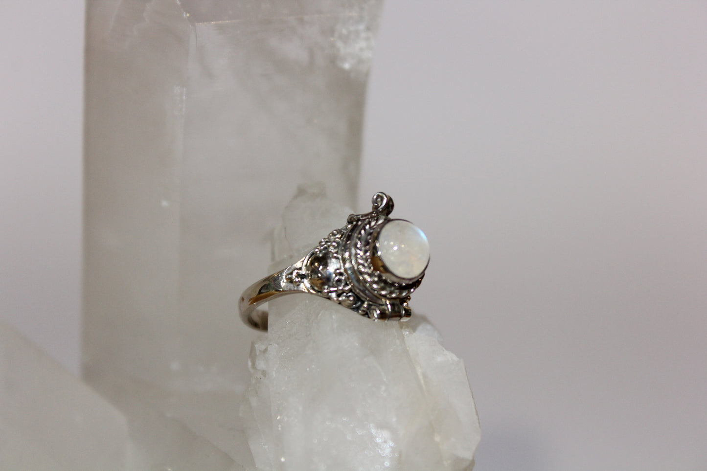 Ring - Moonstone - size - 9