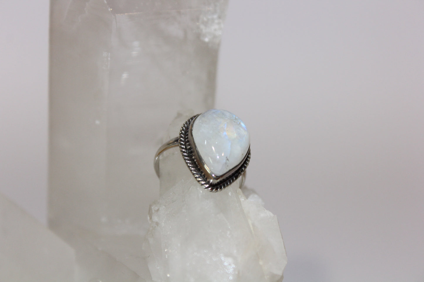 Ring - Moonstone - size - 7