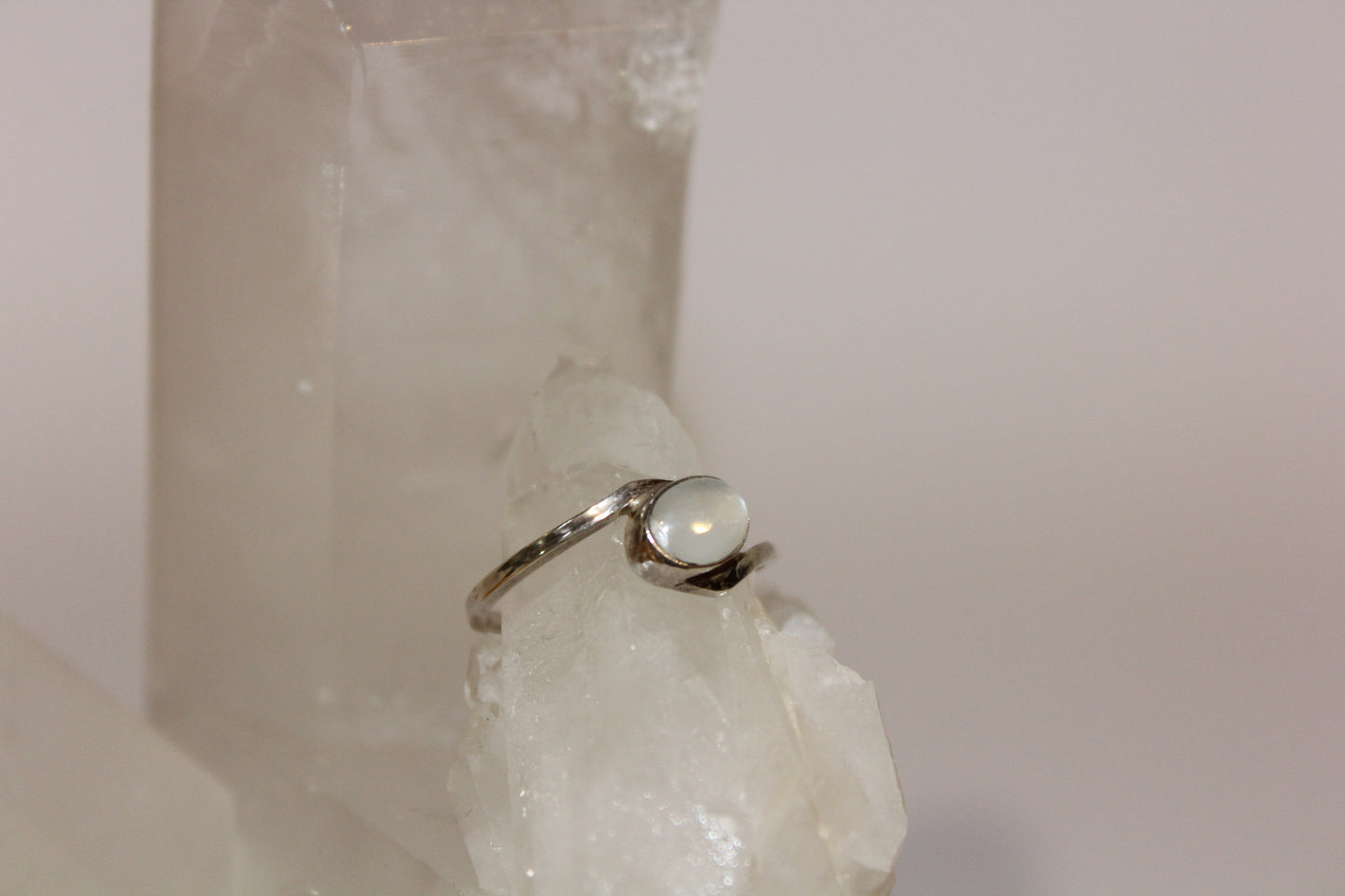Ring - Moonstone - size - 7