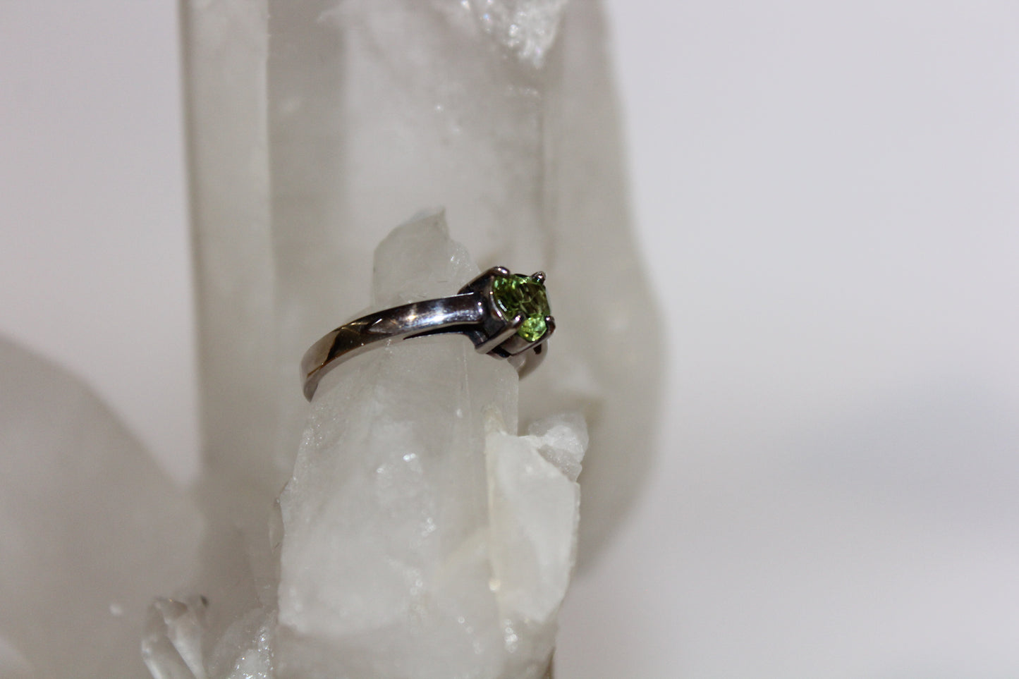 Ring - Peridot - size - 6.5