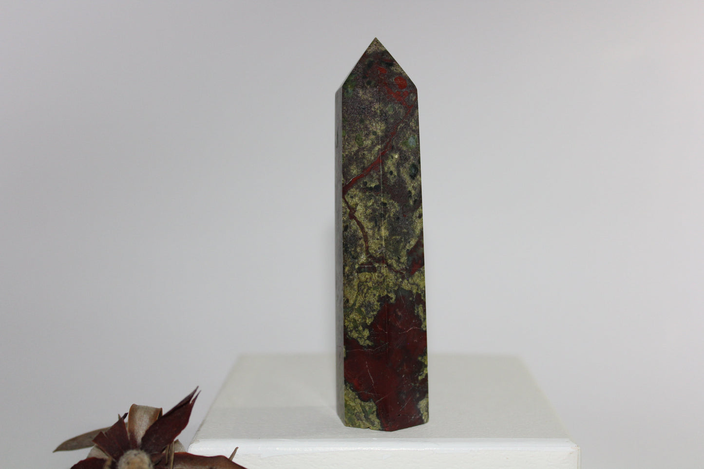 Generator - Dragon Blood Jasper - med