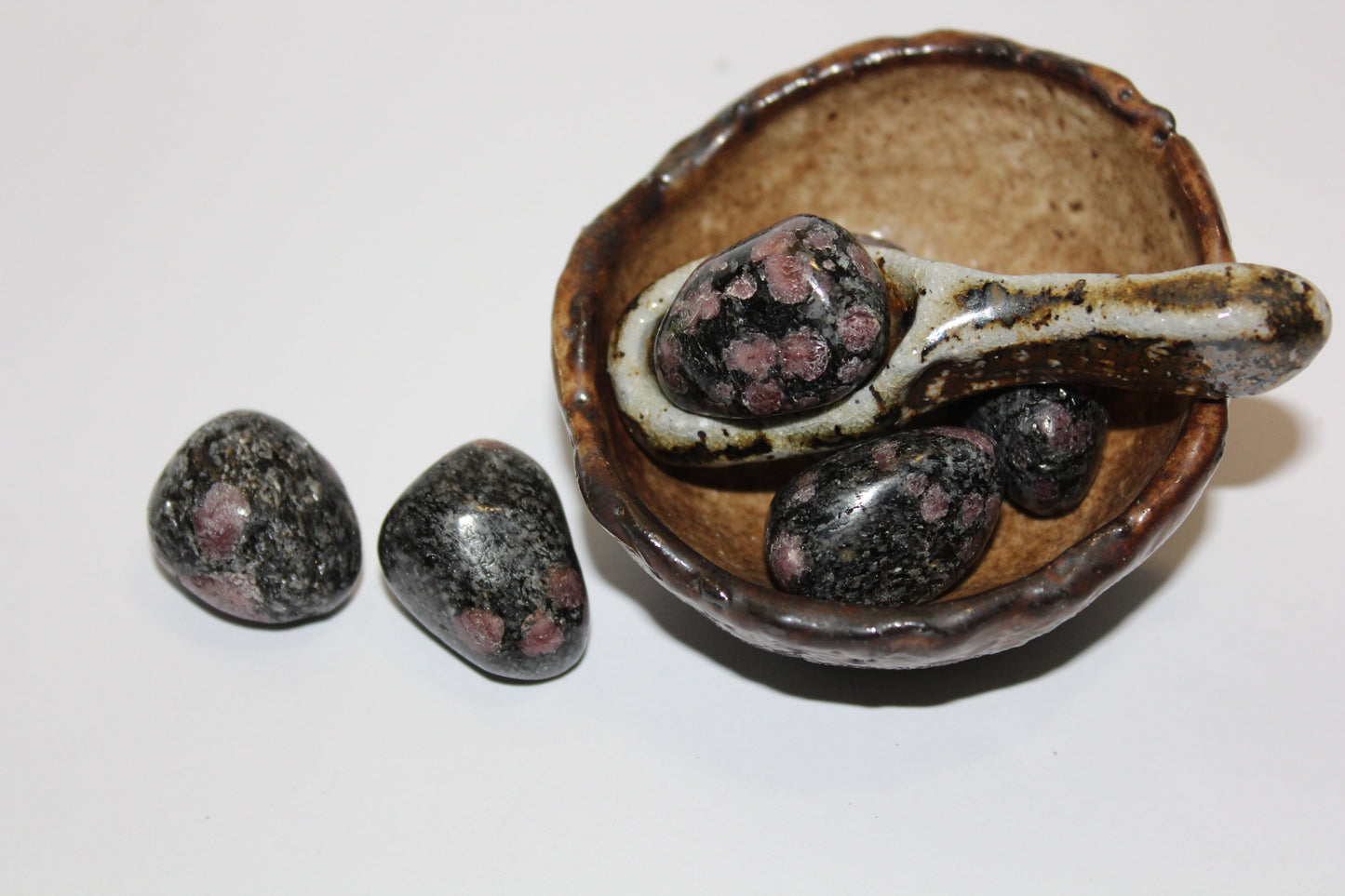 Tumbled - Garnet in Amphibolite - A+ - sml