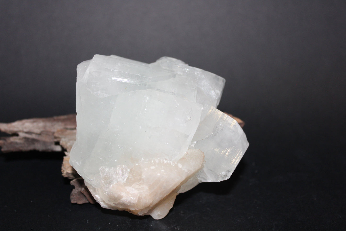 Raw - Apophyllite (with Stilbite) - med/lge
