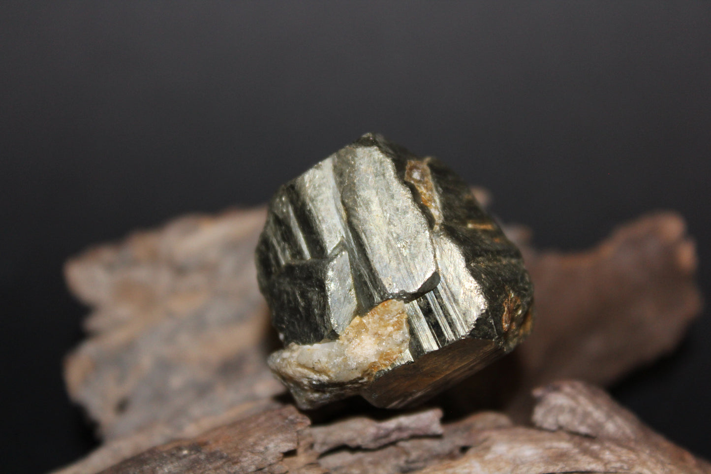 Raw - Pyrite (cube) - sml//med