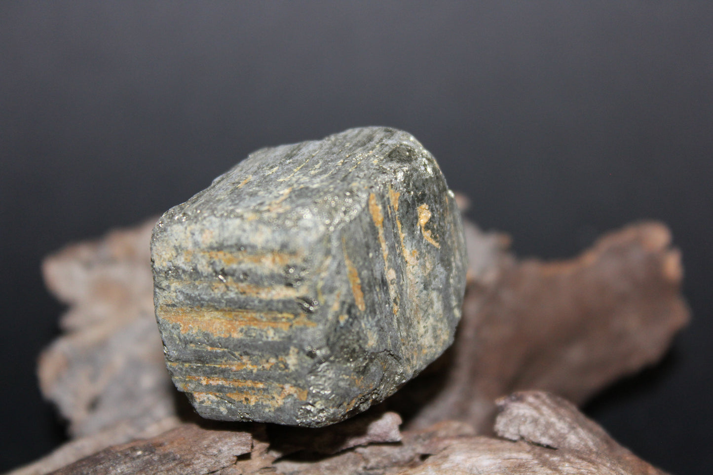 Raw - Pyrite (cube) - sml//med