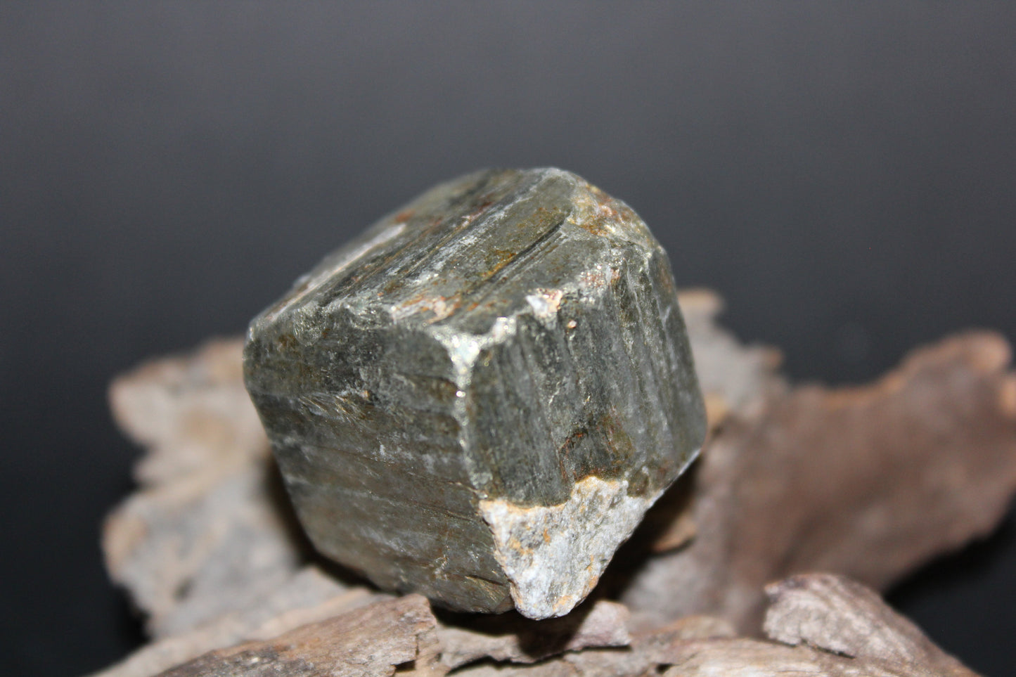Raw - Pyrite (cube) - med
