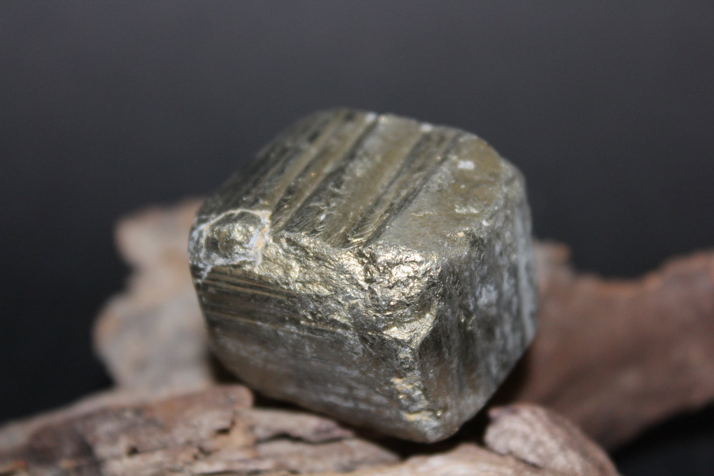 Raw - Pyrite (cube) - med