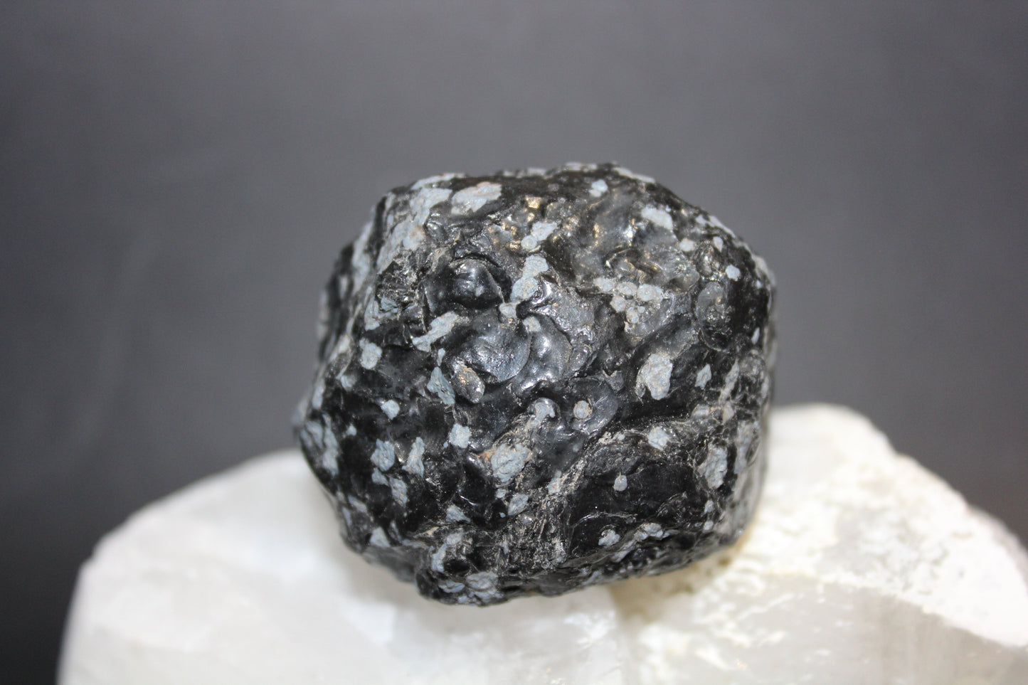 Raw - Snowflake Obsidian - sml