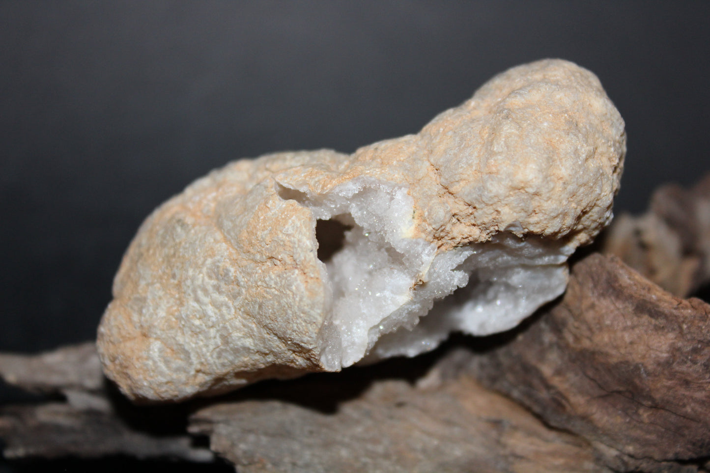 Geode - Clear Quartz - full geode - sml