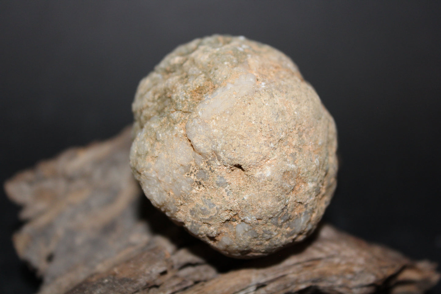 Geode - Clear Quartz - full geode - sml