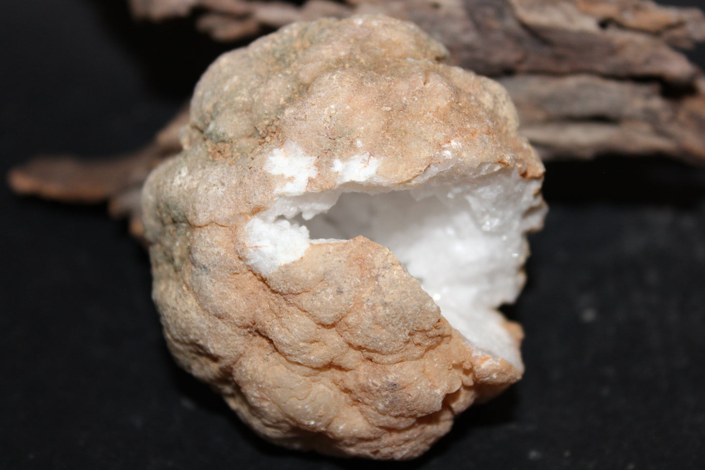 Geode - Clear Quartz - full geode - sml
