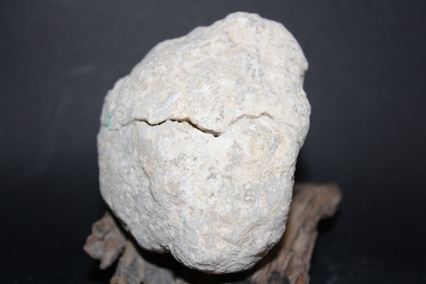 Geode - Clear Quartz - full geode - med