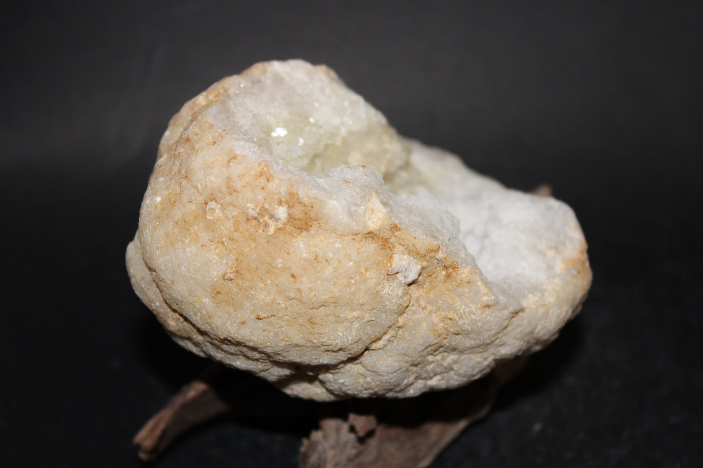 Geode - Clear Quartz - 1/2 geode - med/lge