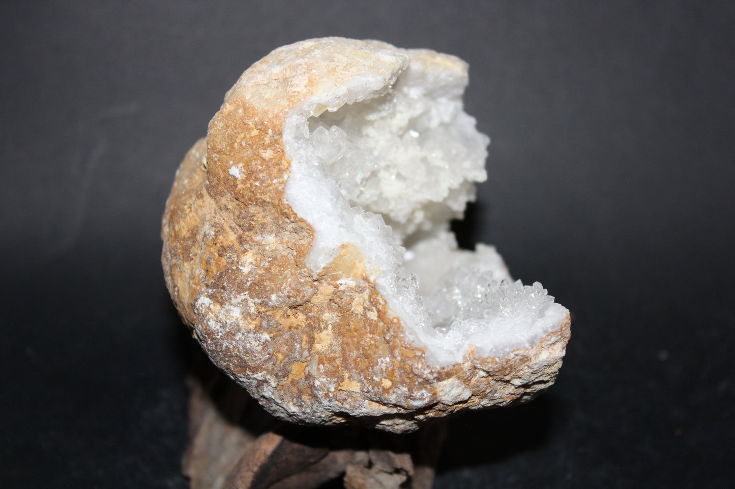 Geode - Clear Quartz - 1/2 geode - lge