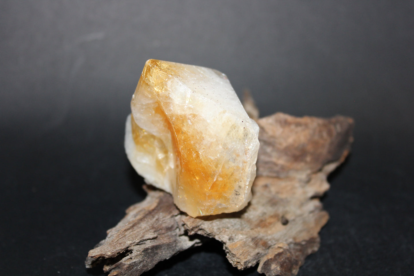 Point - Citrine (sawn base) - lge