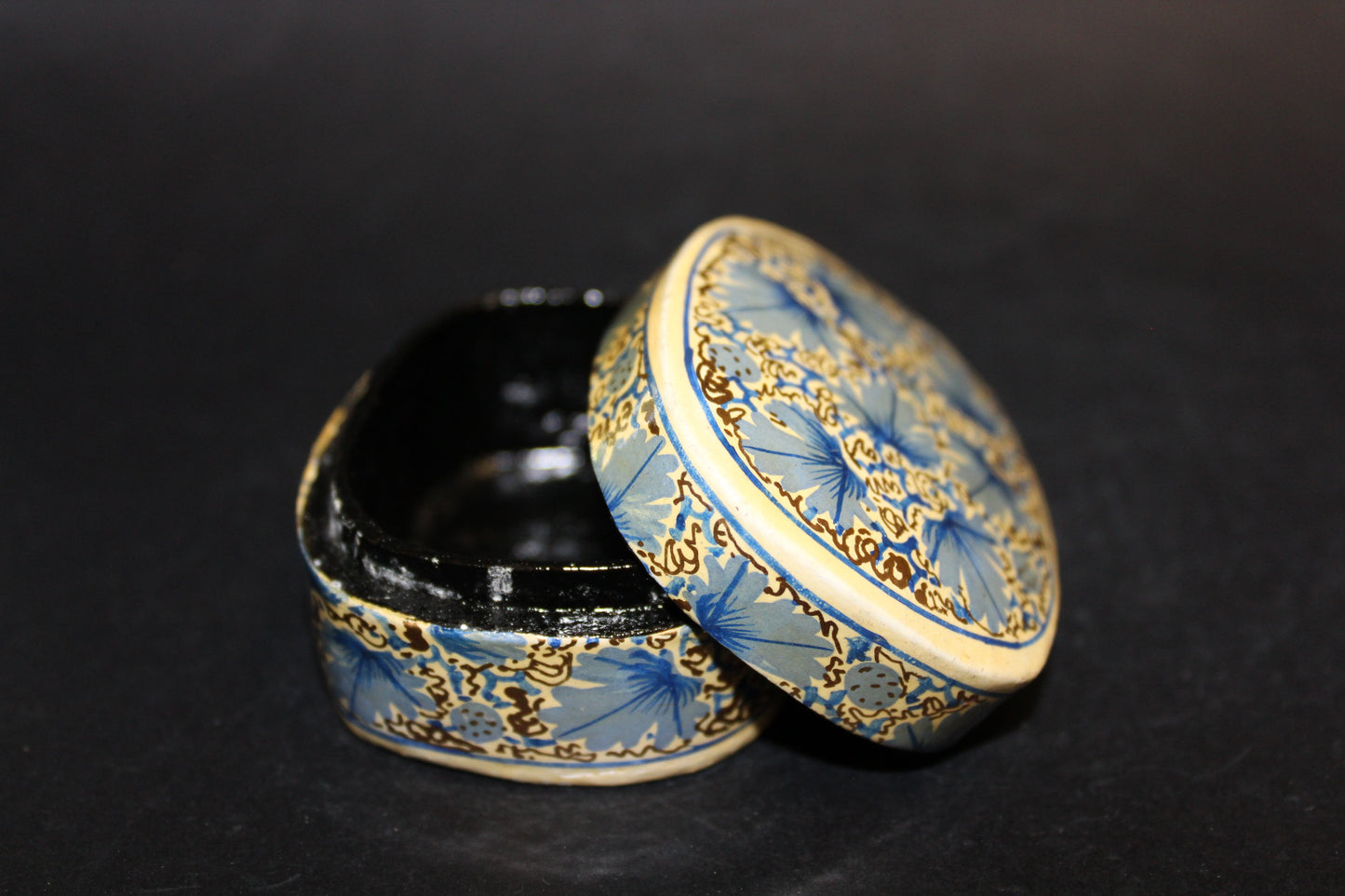 Box - hand painted (ring box) - xsml
