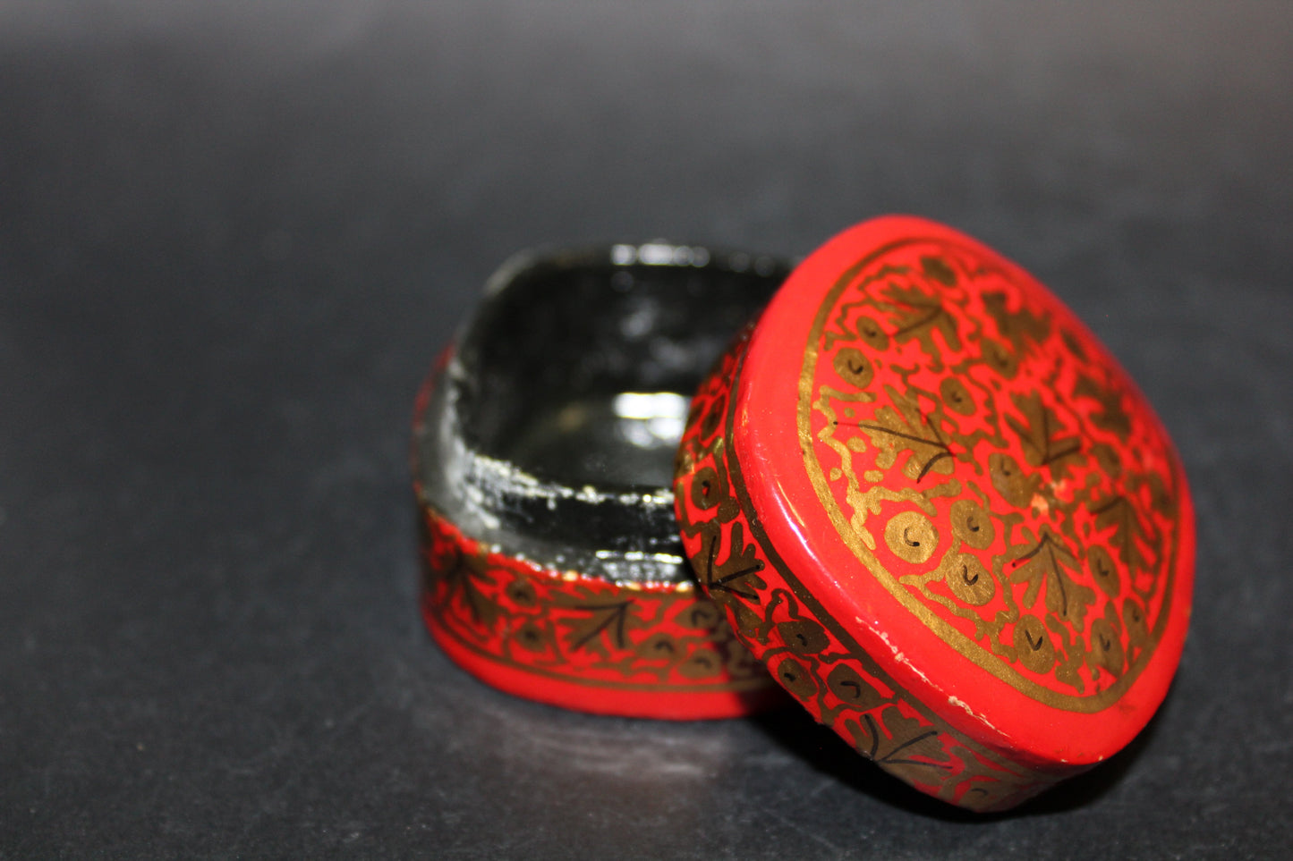Box - hand painted (ring box) - xsml