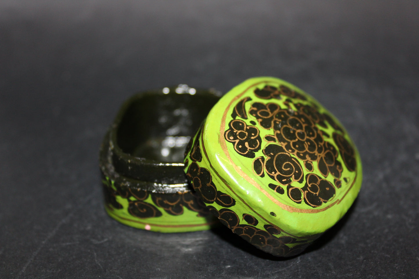 Box - hand painted (ring box) - xsml