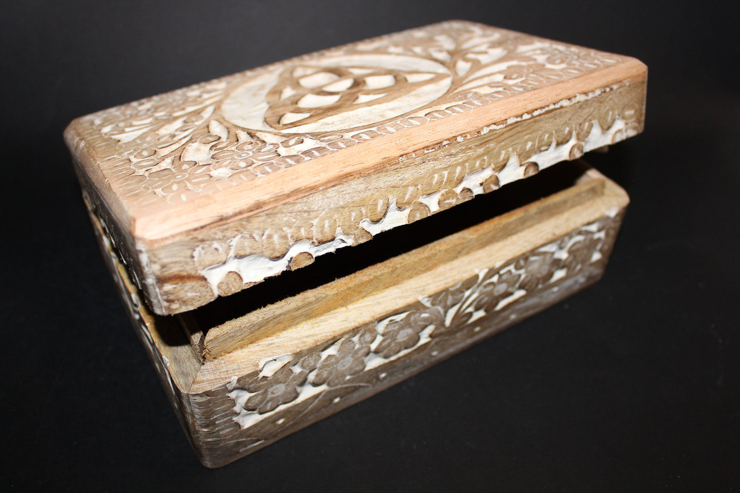 Box - carved timber - Triquetra - lge