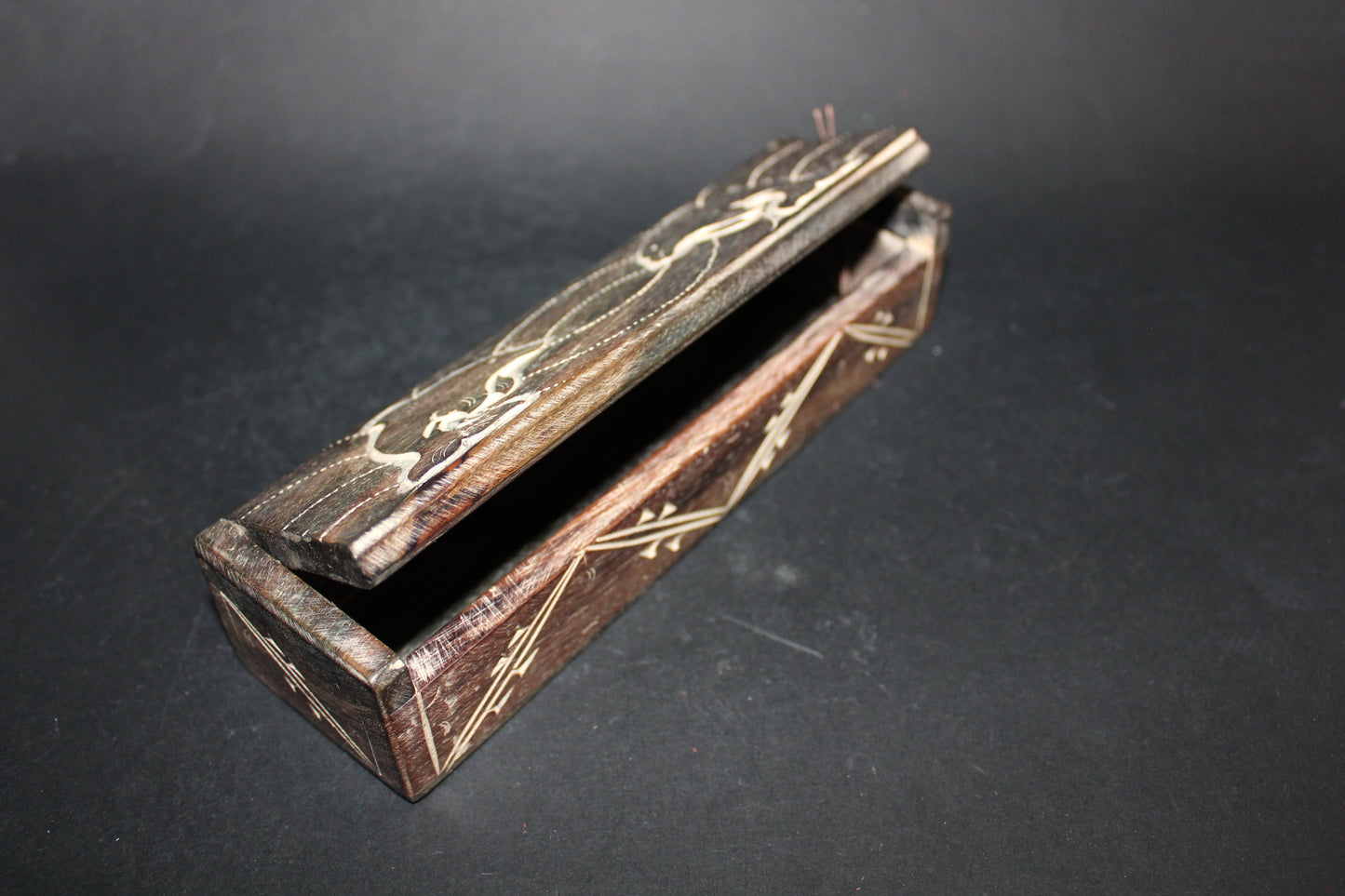 Box - carved timber - Dolphins - rectangle - sml