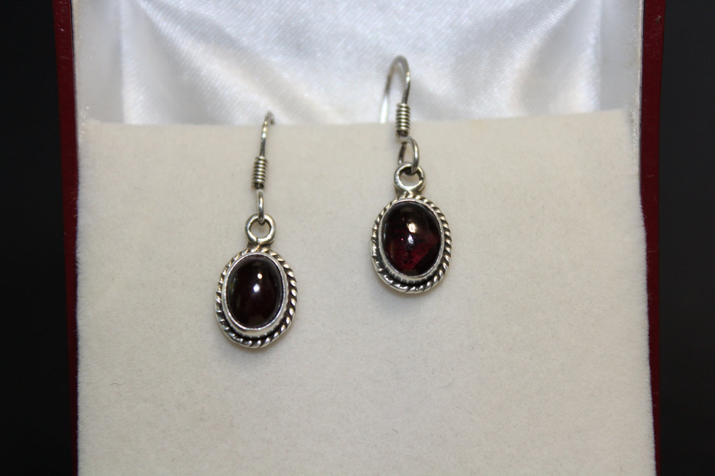 Earrings - Garnet - oval