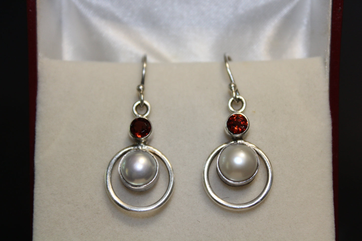 Earrings - Pearl & Garnet - round