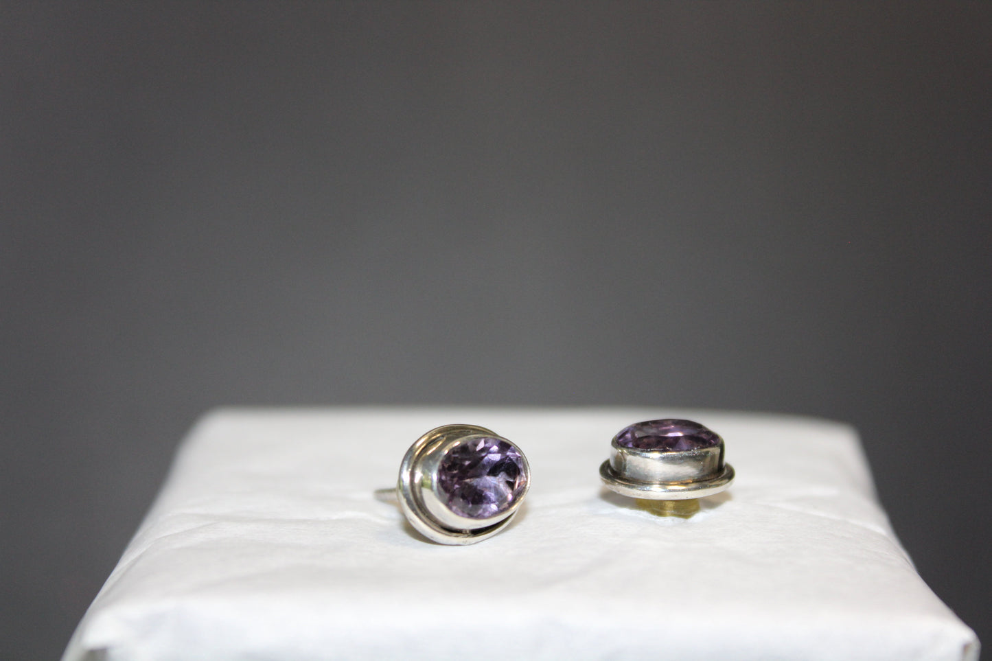 Earrings - Studs - Amethyst (faceted) - oval