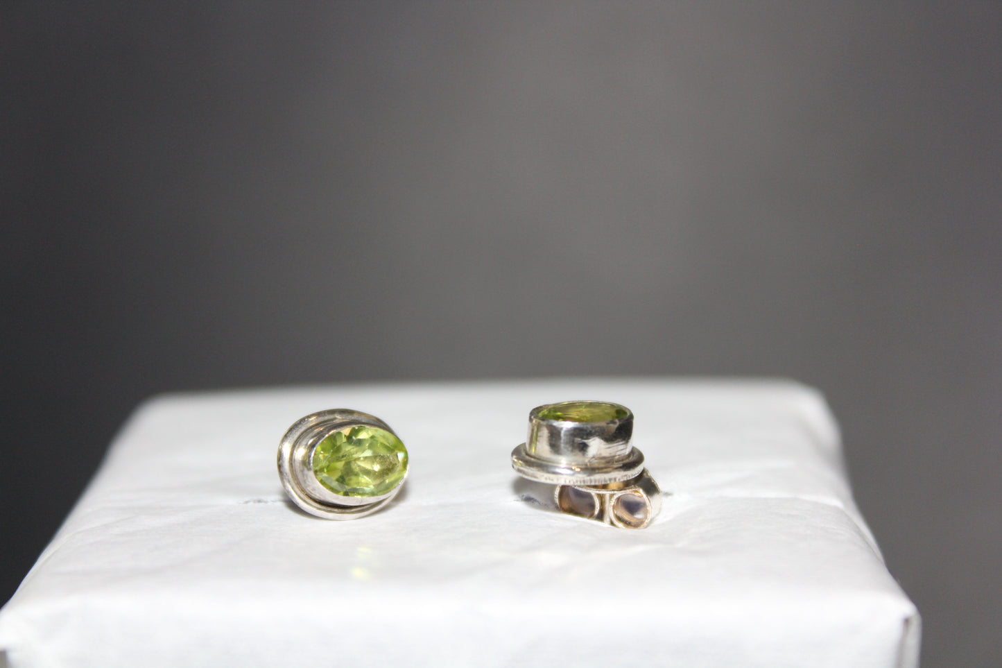 Earrings - Studs - Peridot (faceted) - oval