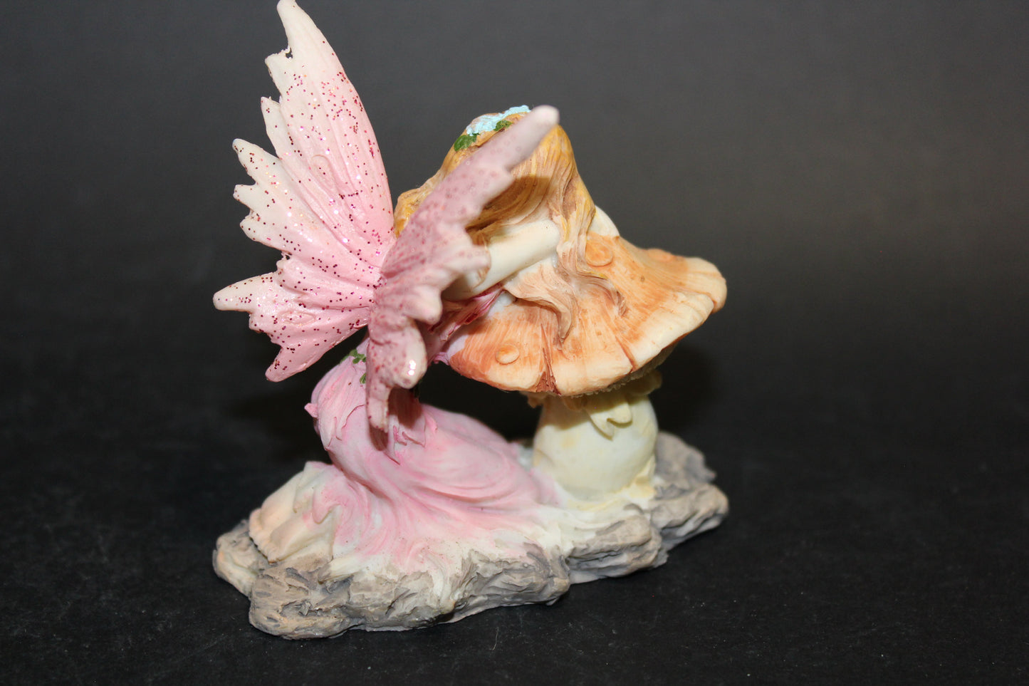 Fairy - kneeling with mushroom
