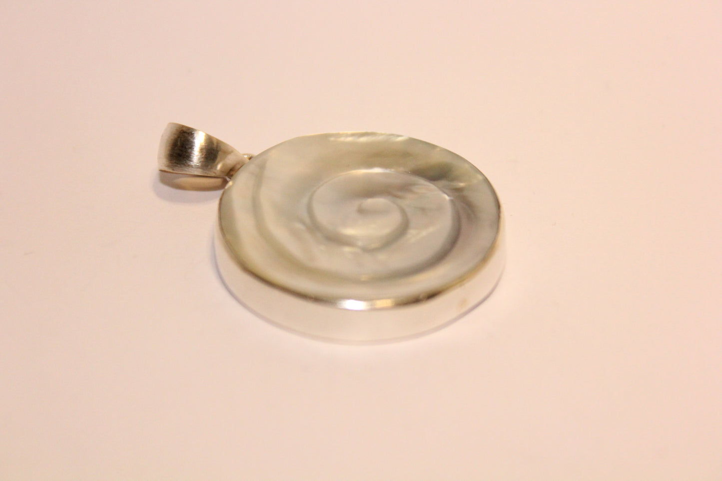 Pendant - Mother of Pearl - lge