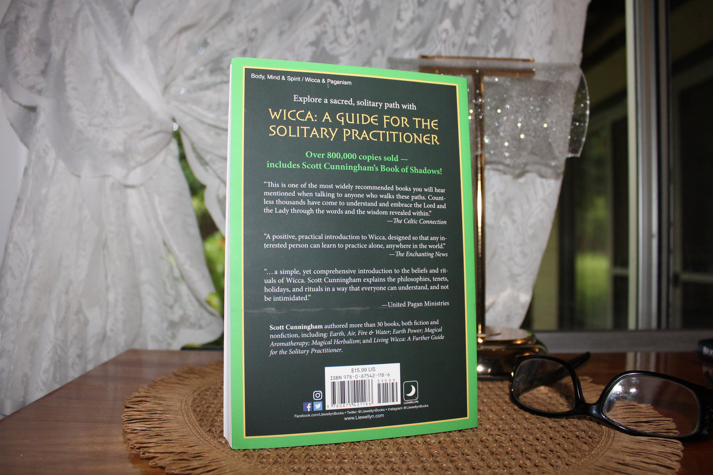 Book - Wicca - A Guide for the solitary practitioner