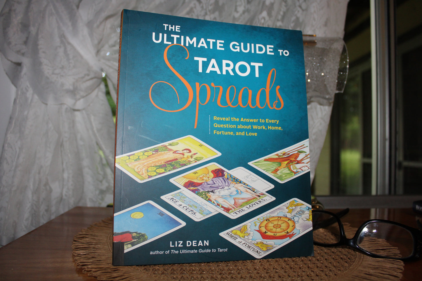 Book - The Ultimate Guide to Tarot Spreads - Liz Dean
