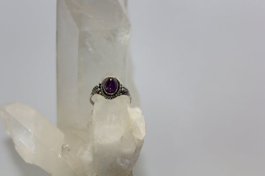 Ring - Amethyst - size - 8