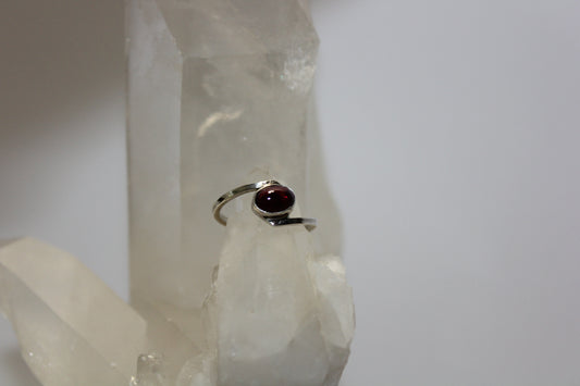 Ring - Garnet - size - 6