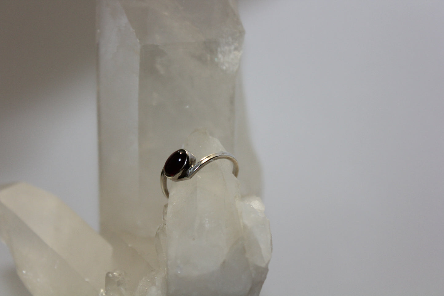 Ring - Garnet - size - 6