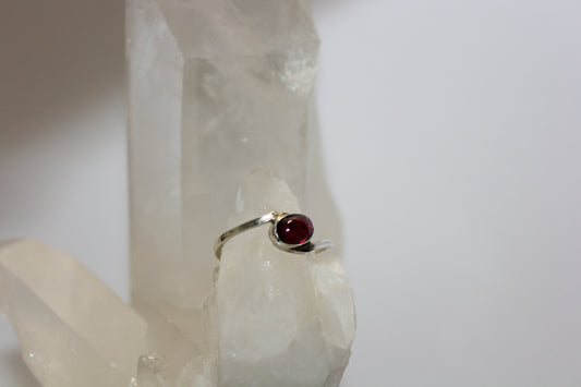 Ring - Garnet - size - 9