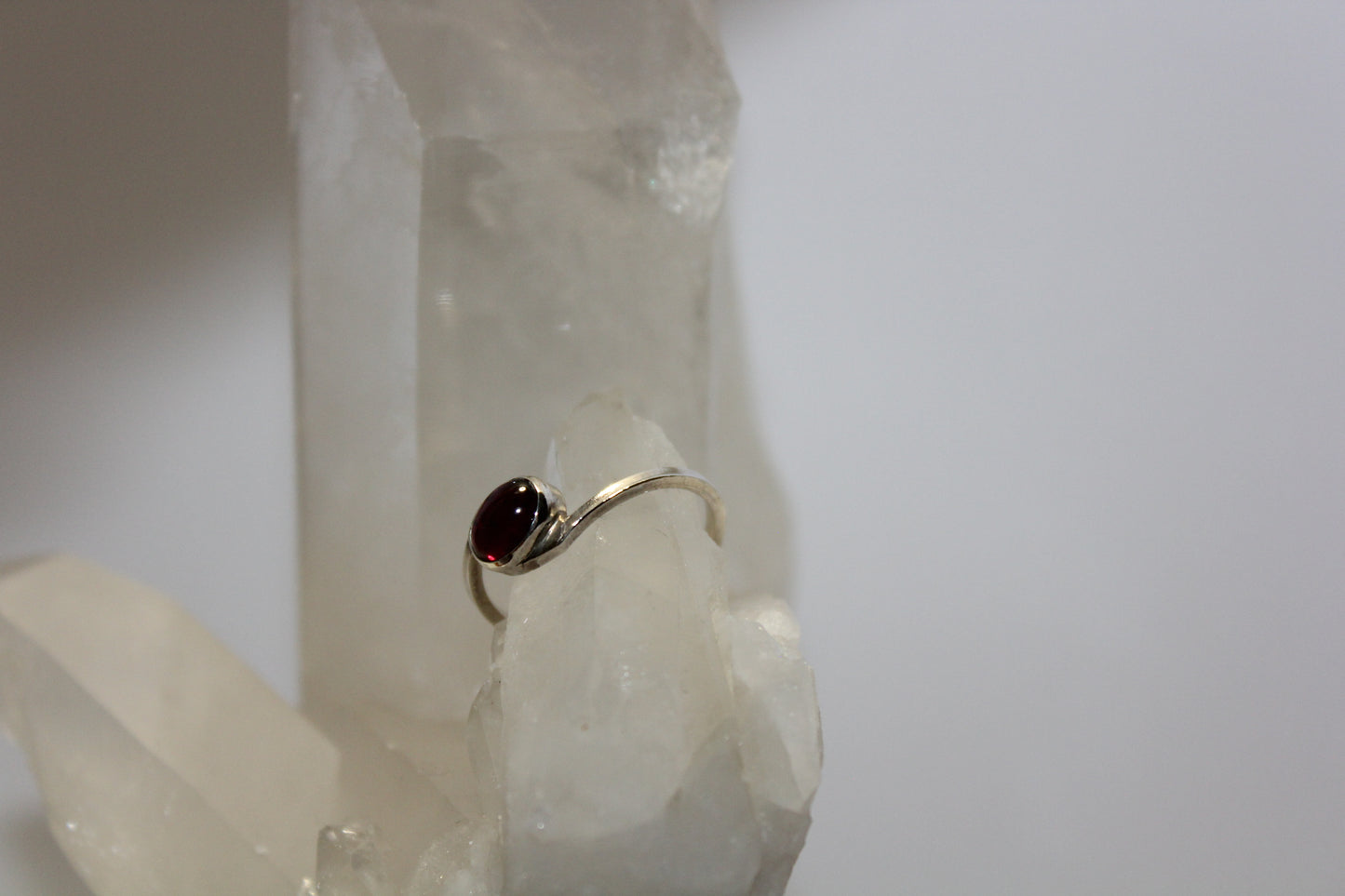 Ring - Garnet - size - 9