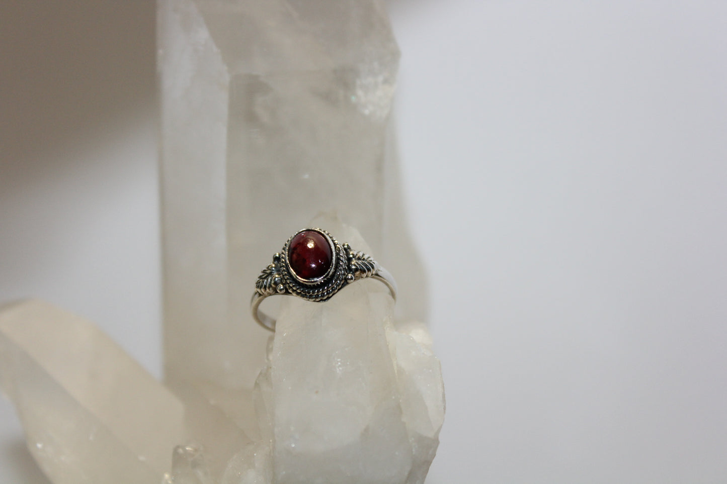 Ring - Garnet - size - 9