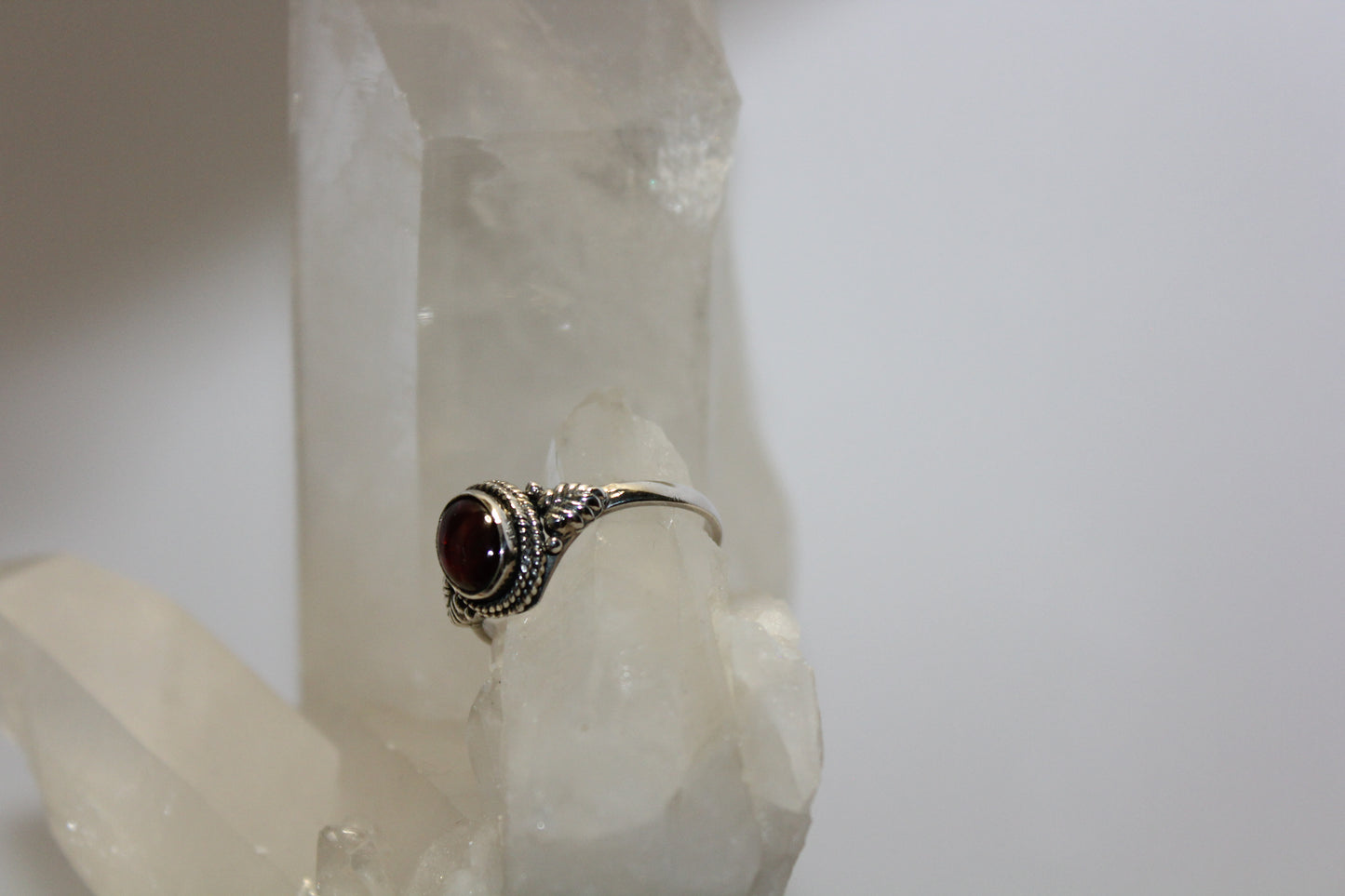 Ring - Garnet - size - 9