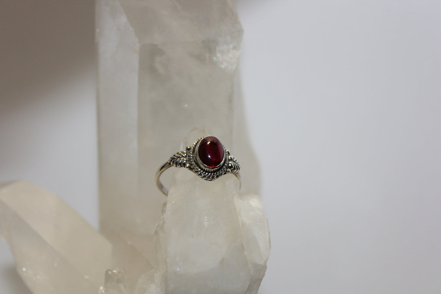 Ring - Garnet - size - 9