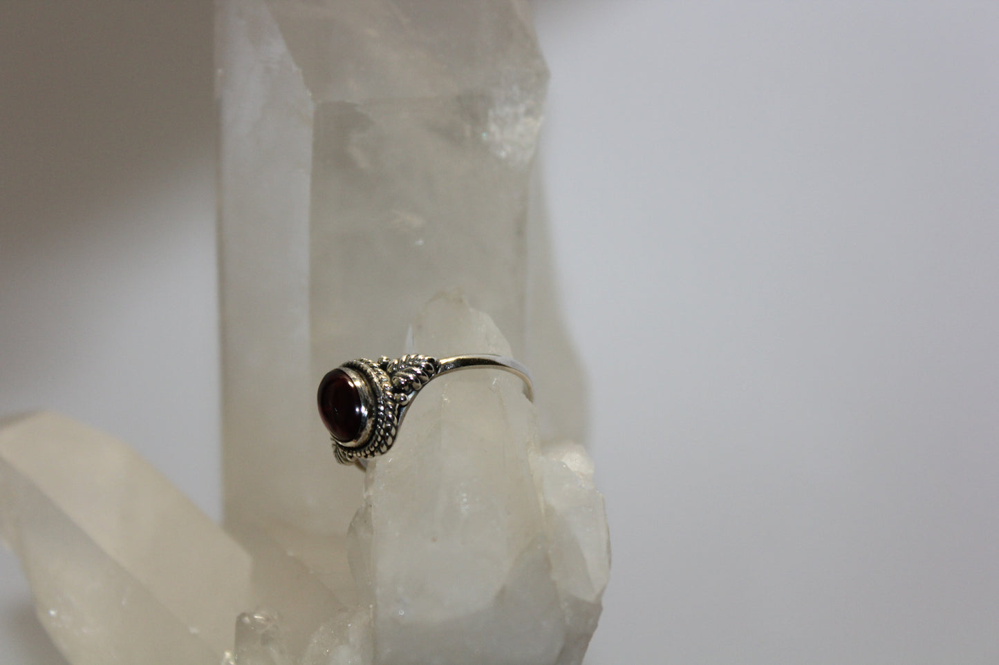 Ring - Garnet - size - 9