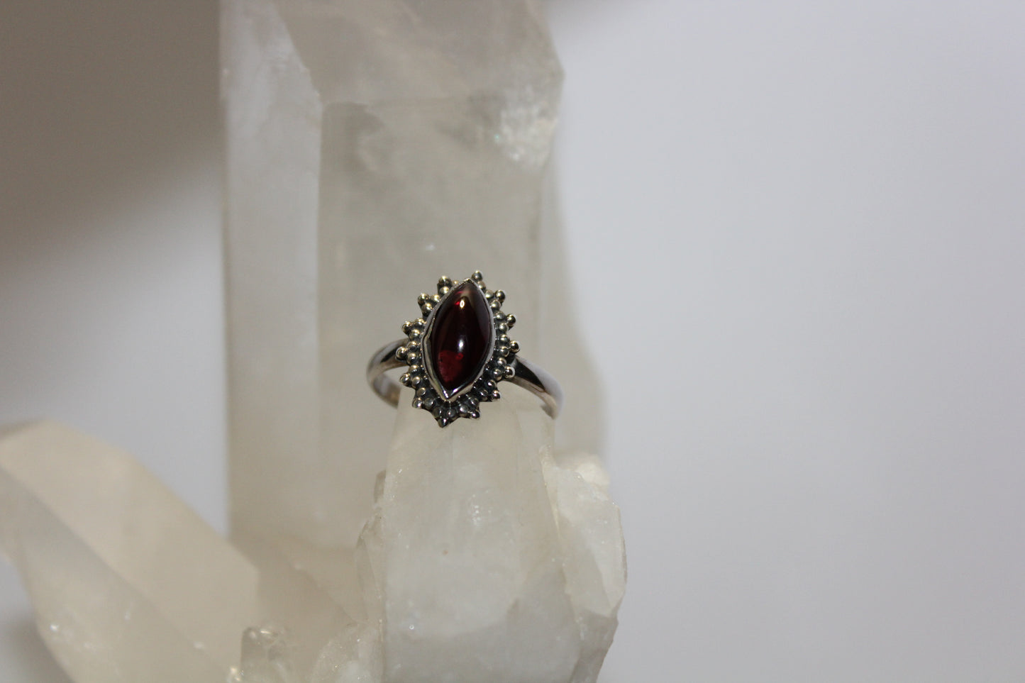 Ring - Garnet - size - 8