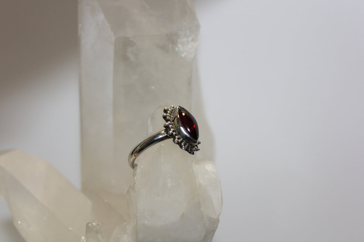 Ring - Garnet - size - 8