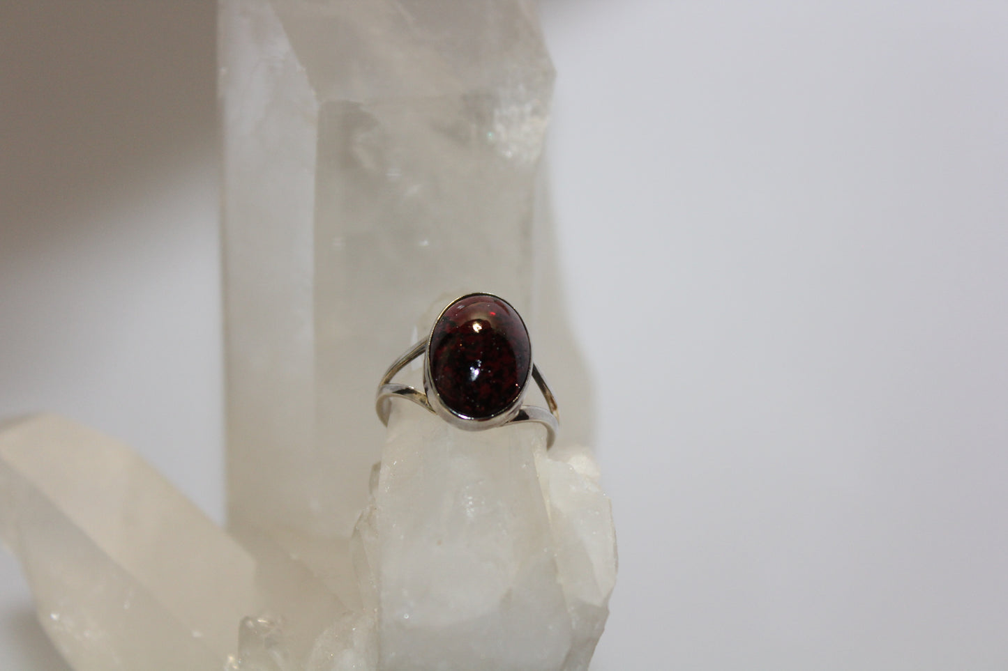 Ring - Garnet - size - 7